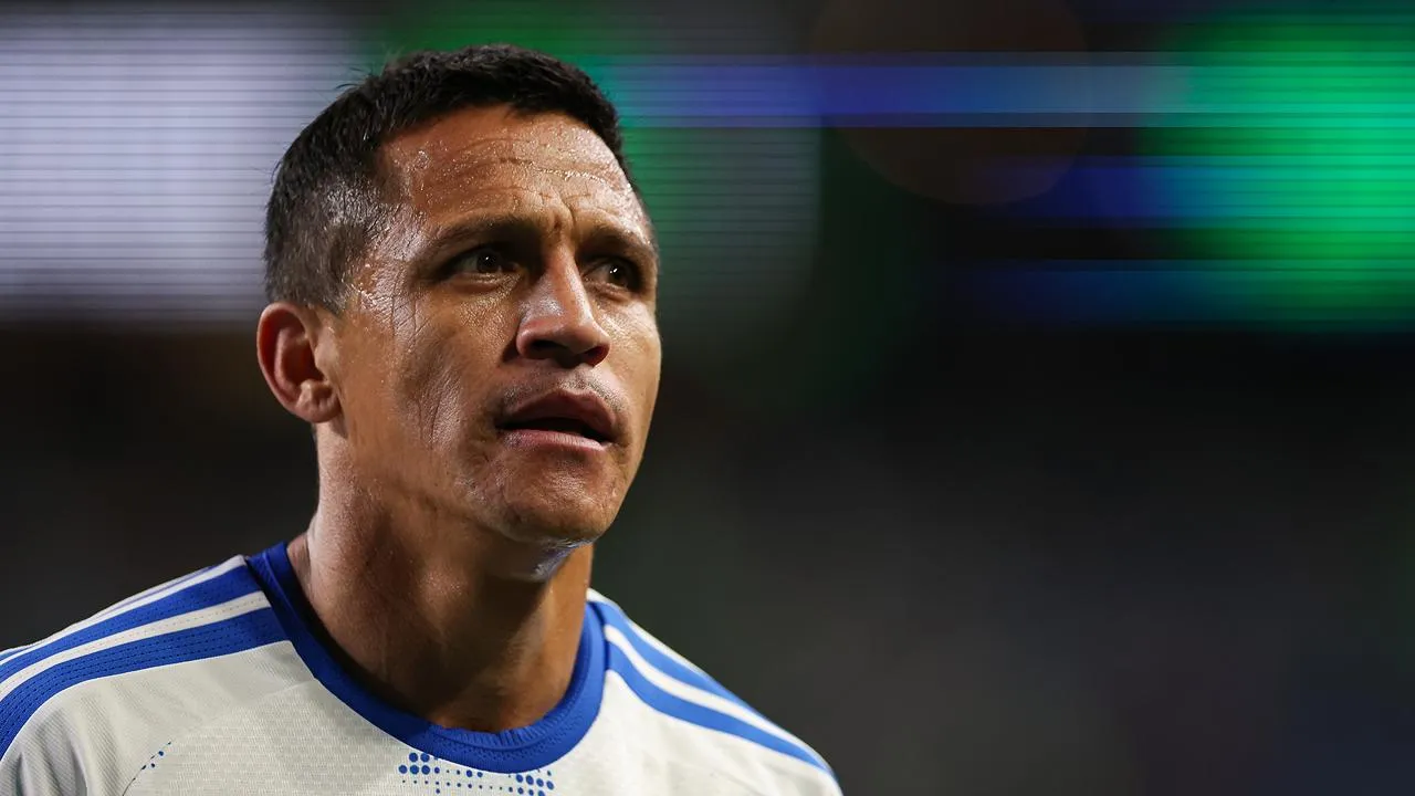 Alexis aqueceu mas não entrou: «Não podemos mudar tudo» para o «jogador famoso jogar»