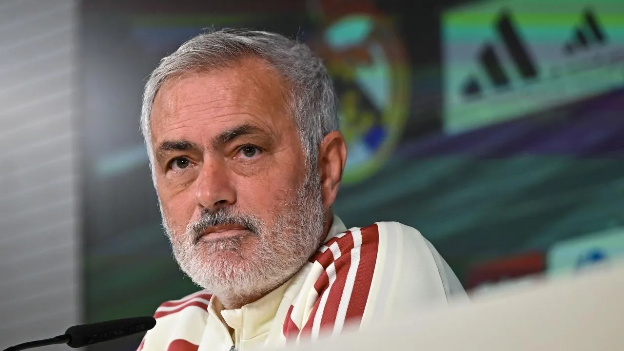 Mourinho provoca gargalhadas ao falar da barba: «Estou horrível?»