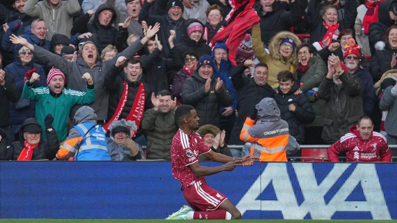 VÍDEO: Liverpool bate Brighton e fica mais perto do pódio