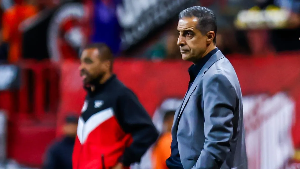 México: equipa de Renato Paiva goleada, Luís Esteves faz duas assistências