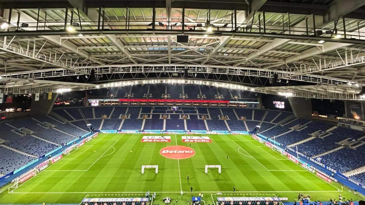 FC Porto recebe Estoril com onze totalmente renovado por Farioli