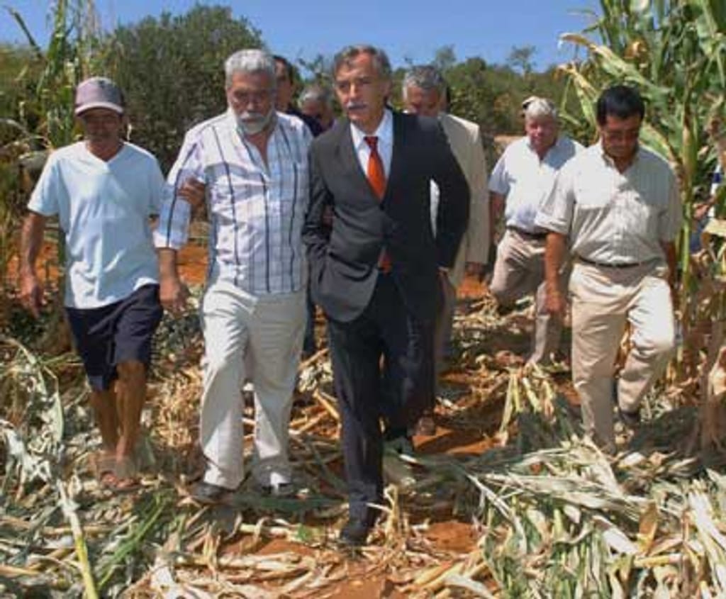 Jaime Silva visita o agricultor - Foto Luís Forra/Lusa