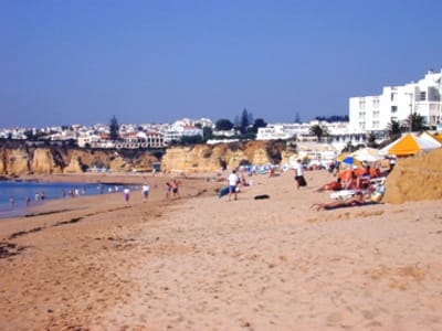 Detido burlão que alugava apartamentos no Algarve que não existiam - TVI