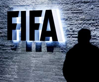 Parlamento Europeu critica explicações de FIFA e UEFA sobre quebras fiscais - TVI