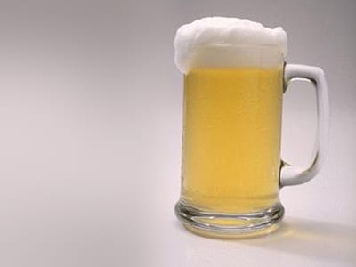 Tribunal «chumba» Cerveja «Pedras» e dá razão à Unicer - TVI
