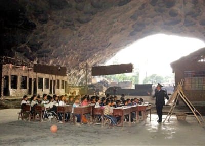 Escola dentro de caverna - TVI