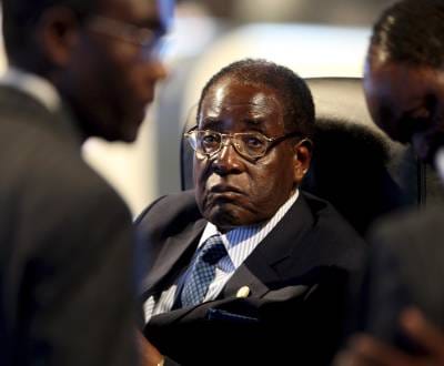 Partidários de Mugabe invadem quintas de brancos - TVI