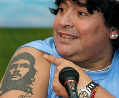 Maradona vai tatuar imagem de Chávez (fotos) - TVI