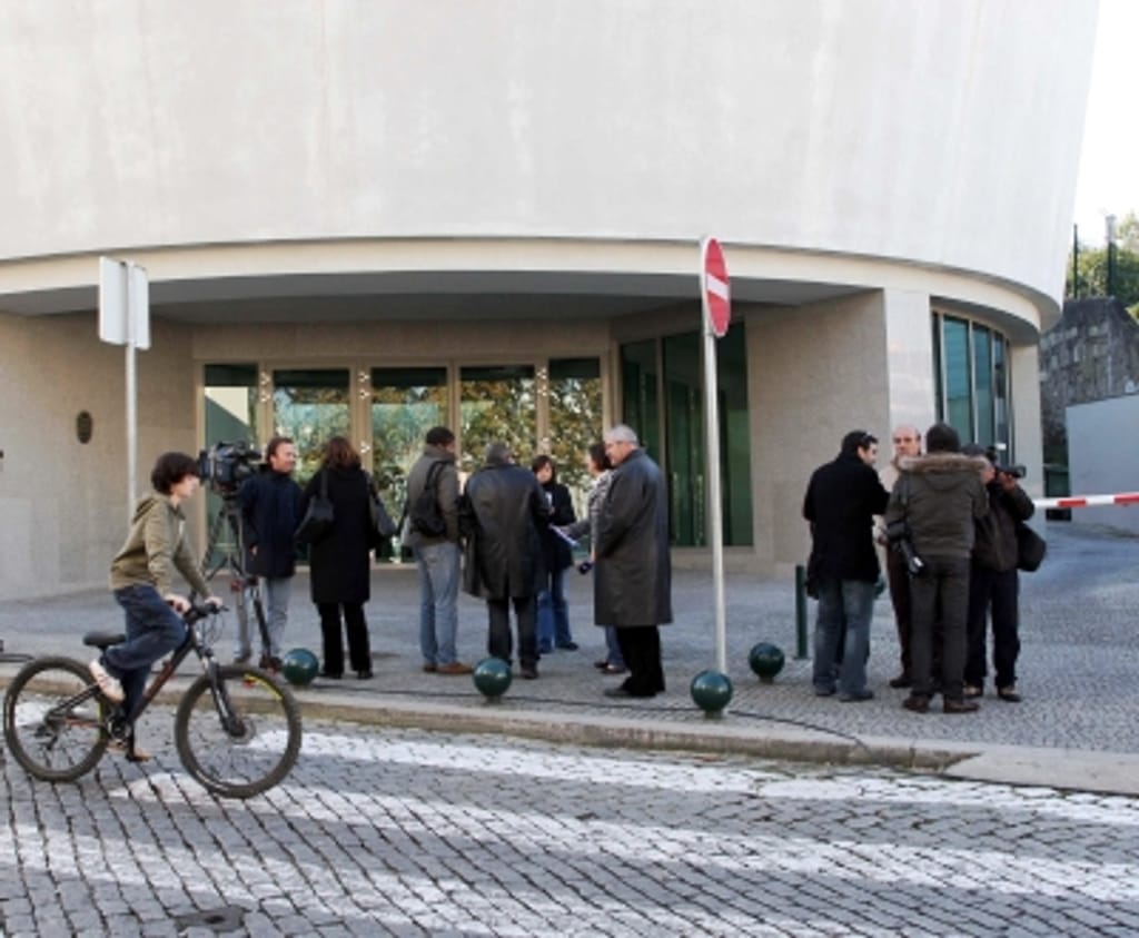 Jornalistas à entrada da sede da PJ no Porto (JOAO ABREU MIRANDA/LUSA)