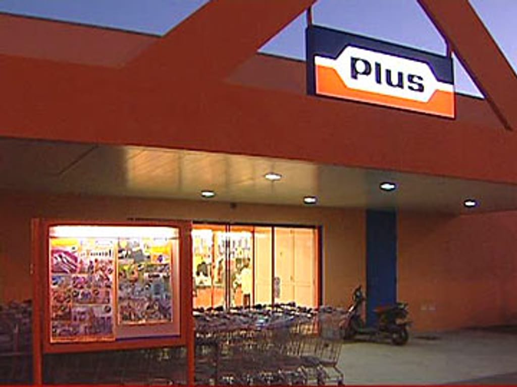 Grupo Jerónimo Martins compra supermercados Plus