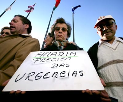 «Buzinão de protesto» contra fim da urgência - TVI