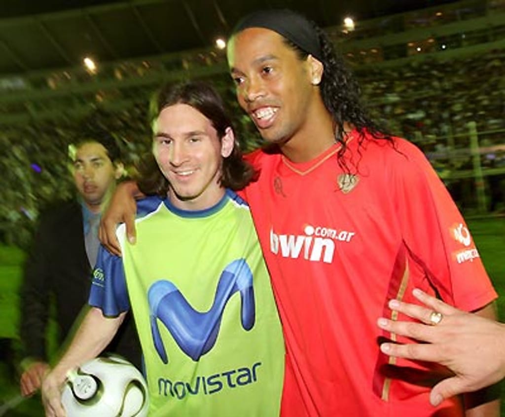 Messi e Ronaldinho juntaram amigos (Foto EPA)