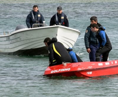 Mergulhadores procuram pescador desaparecido - TVI