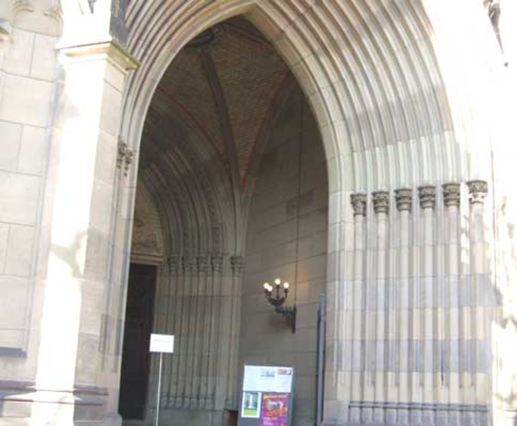 Entrada da Igreja de Basileia