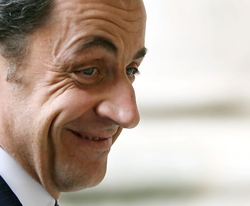 Sarkozy e Carla Bruni em visita oficial ao Reino Unido (EPA)