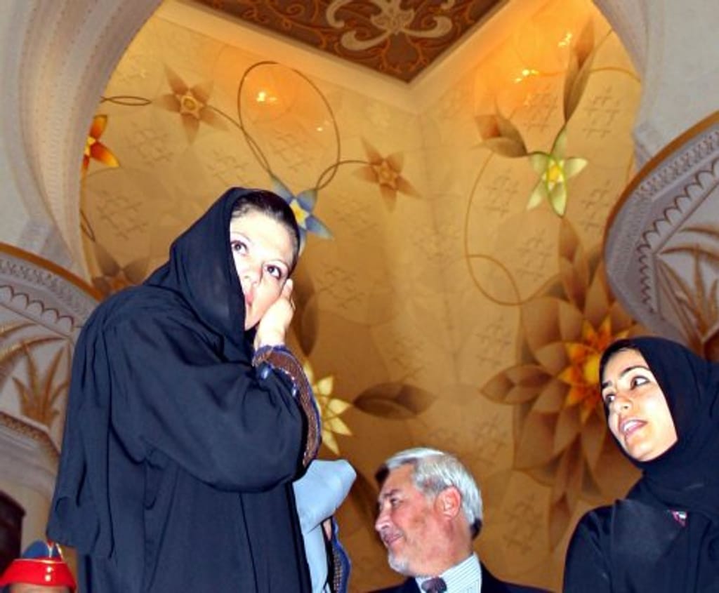 Princesa Victoria visita mesquita Sheikh Zayed Al-Nahyan