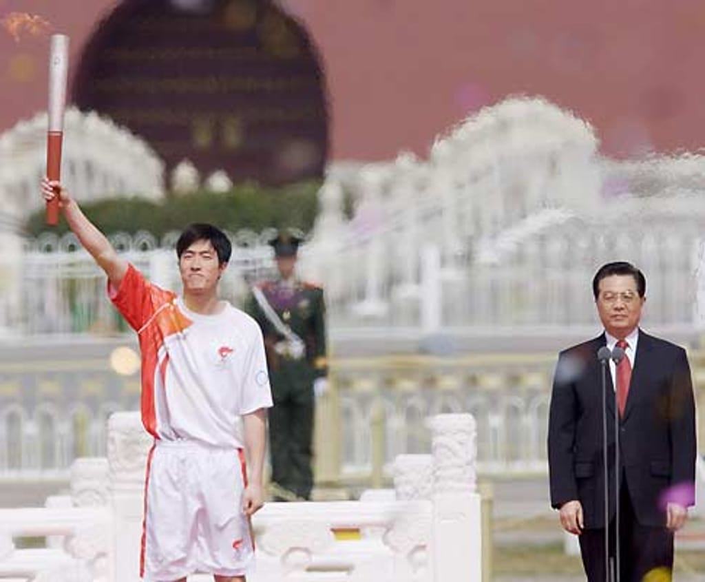 Chama olímpica chegou à China (Foto EPA)
