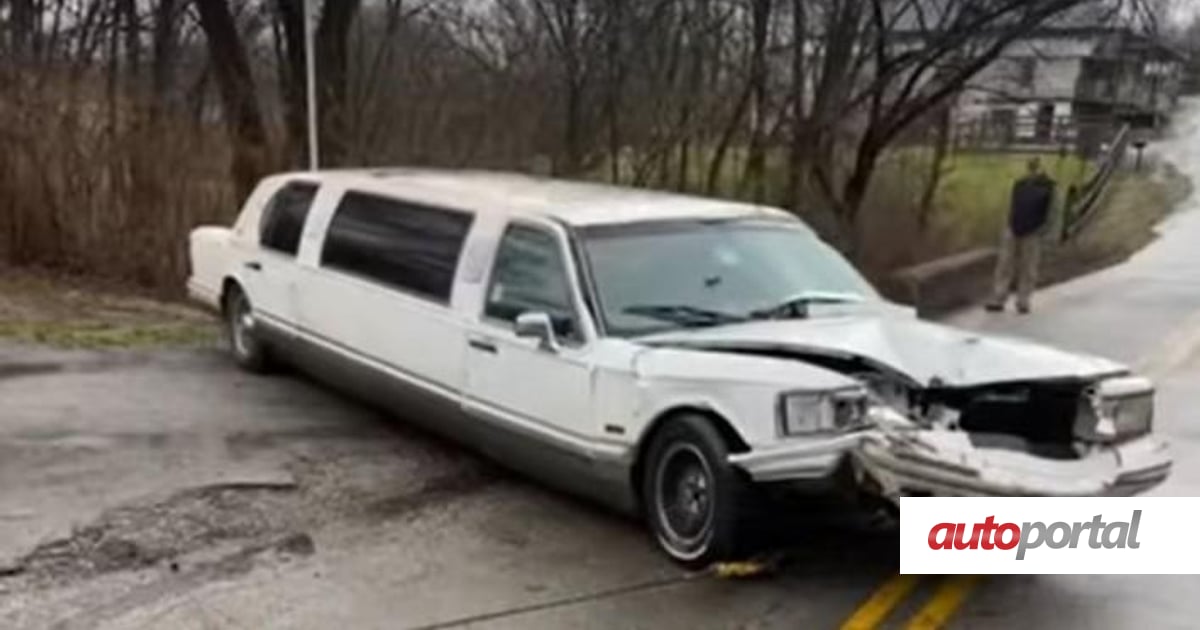 Video: limousine with strip pole in the back ended up in the creek thumbnail