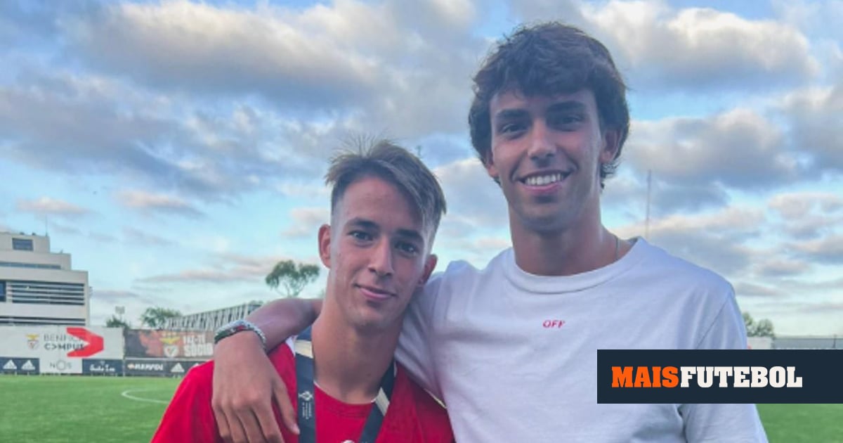 VÍDEO: João Félix vibra com golaço do irmão pelo Benfica B
