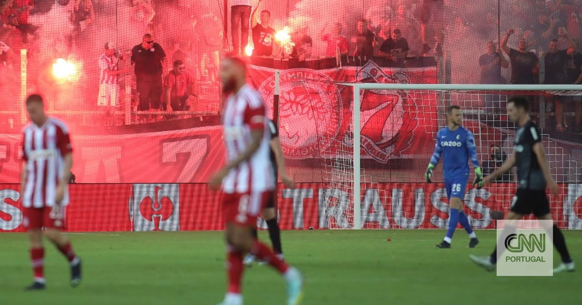 Violência no desporto: Liga de futebol grega com jogos à porta fechada até  fevereiro - SIC Notícias