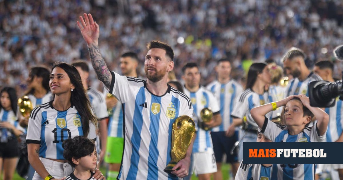 VÍDEO: Messi e companhia emocionam-se com a loucura dos adeptos argentinos