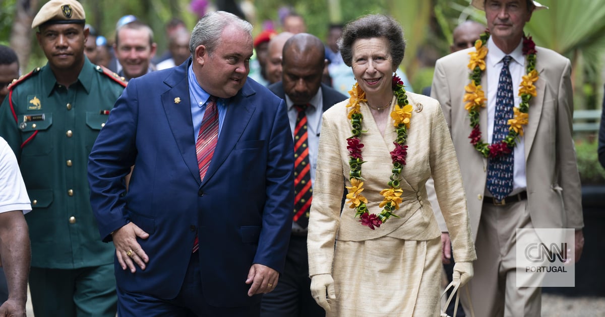 Dinero, TikTok e insultos: polémico viaje a la coronación de Carlos III lleva a la dimisión del canciller de Papúa Nueva Guinea
