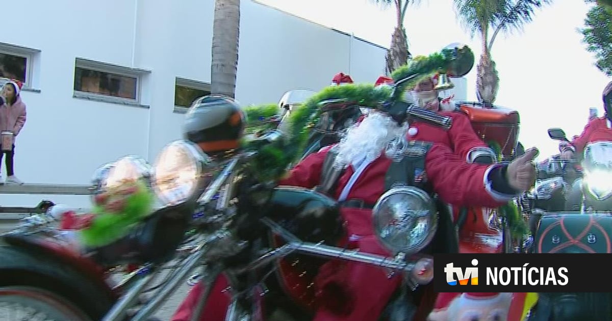 Centenas de motociclistas desfilam vestidos de Pai Natal pelas ruas de Faro