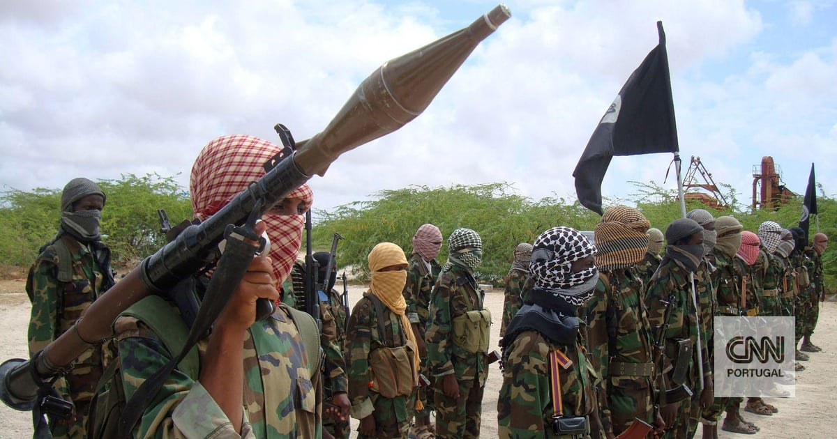 Al-Shabab toma seis rehenes y un muerto después de que un helicóptero de la ONU realizara un aterrizaje de emergencia en Somalia