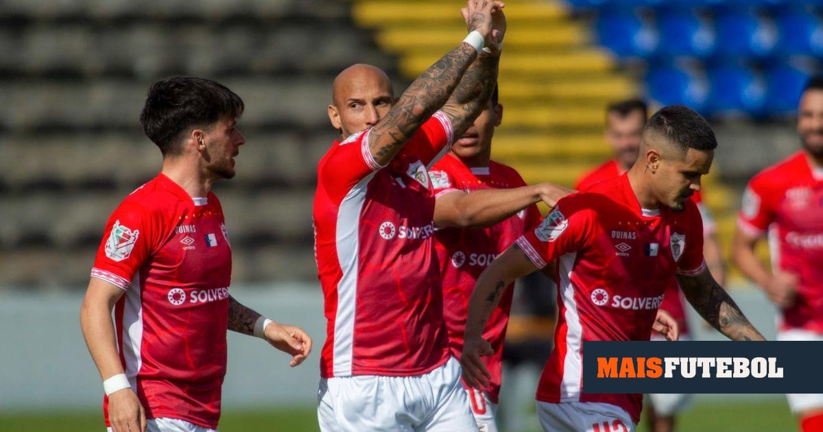 II Liga: Santa Clara vence Belenenses e garante, pelo menos, o play-off