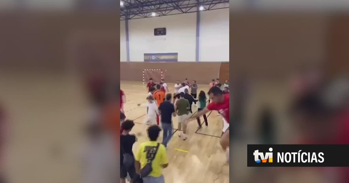 Jogo de futsal no Algarve termina em violência (e até os adeptos se juntaram)