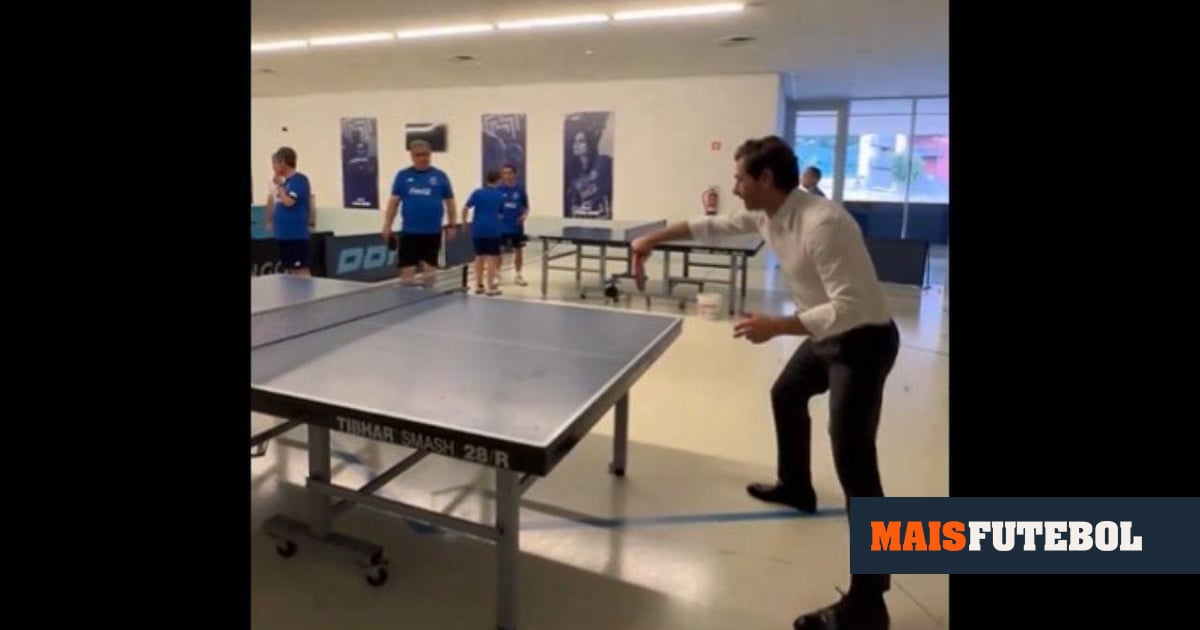 VÍDEO: Villas-Boas visita secções do FC Porto e dá uns toques no «ping-pong»