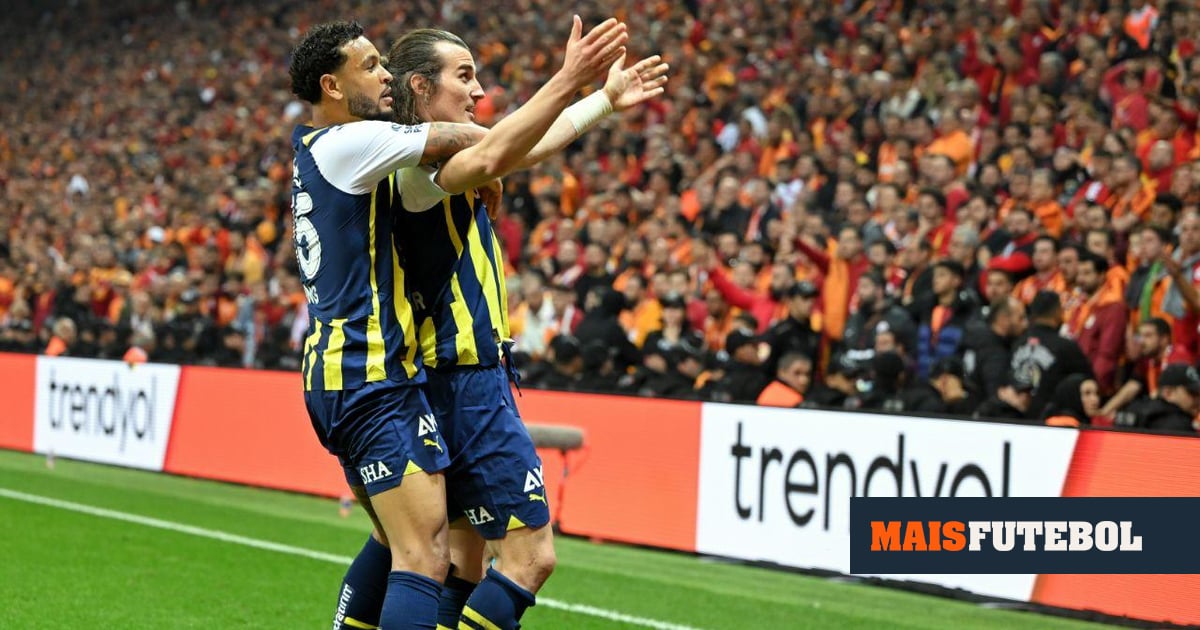 Fenerbahçe vence Galatasaray e adia decisão do título para a última jornada