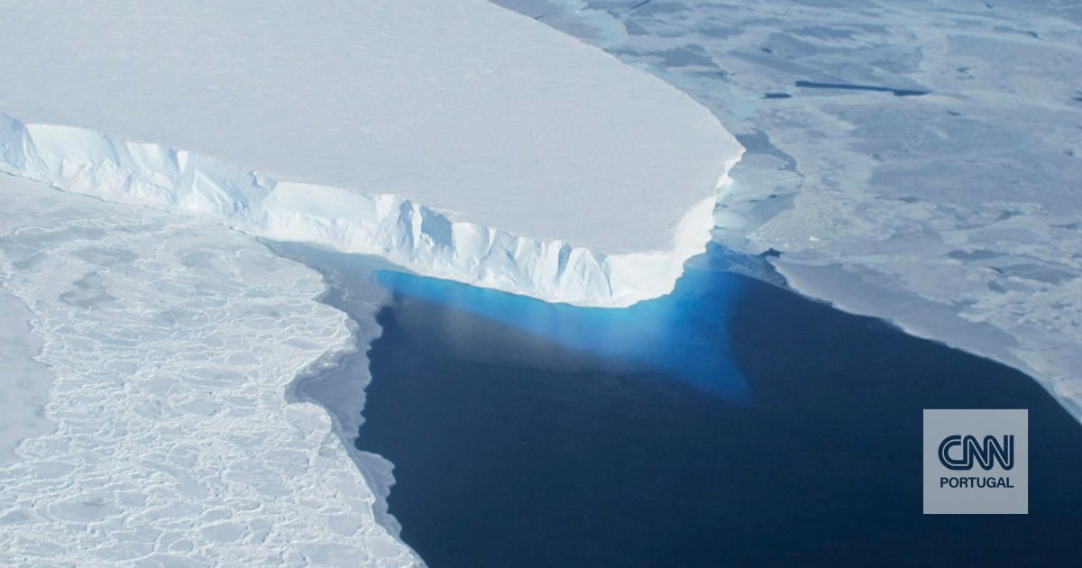 Doomsday Glacier Vulnerability Uncovered: Ocean Water Advancing Miles Underneath Thwaites Glacier in Antarctica